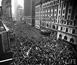 VE Day Celebrations In Times Square VE Day Celebrations In Times Square